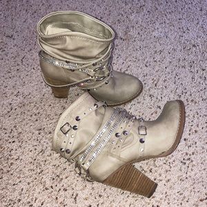 Cowgirl boots size 7 feels like 6.5 or 6